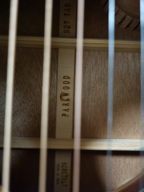 제 기타가 파크우드S27이라 써있는데 어쿠스틱 기타가 맞나요?의 1번 째 이미지