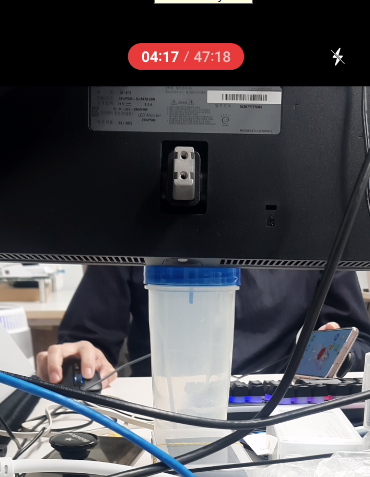 업무 시간에 휴대폰 게임을 하는 직원을 동의 없이 촬영하여 경영진 보고를 하는 경우?의 3번 째 이미지