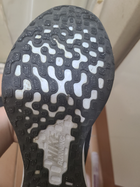 신발밑창이 제작할때 문제가 있는듯의 0번 째 이미지