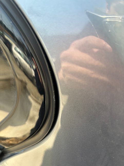 차량 문쪽에 있는 고무 몰딩에 대해 질문의 0번 째 이미지