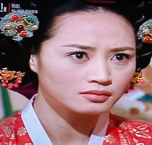 이런 색을 가진 립스틱 어디에 있을까요?의 0번 째 이미지