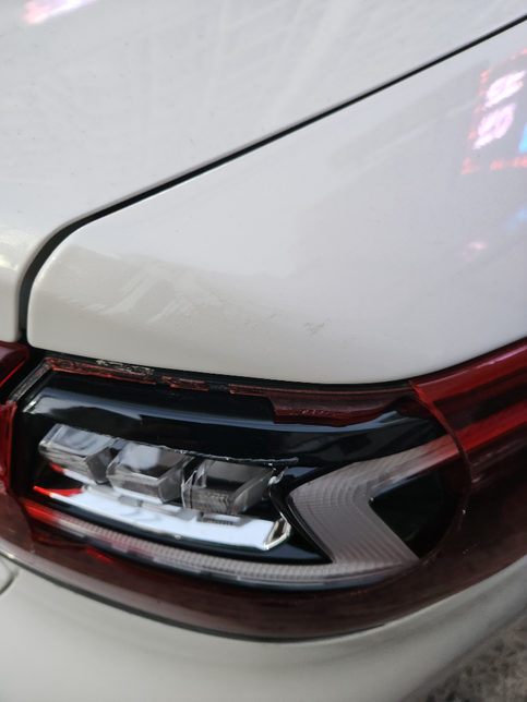 동네 주차해 놓은 차 후미등 파손의 0번 째 이미지
