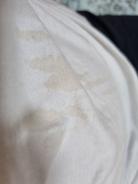 흰색티셔츠 커피자국 지우는 방법 있나요?의 0번 째 이미지