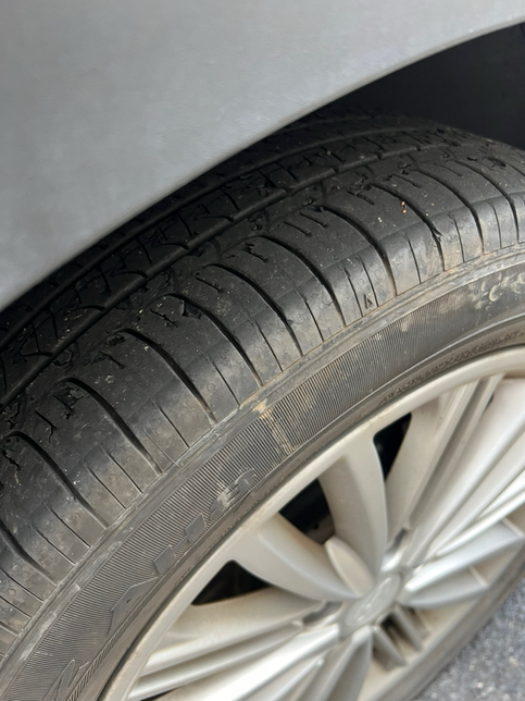 앞바퀴 타이어 2개 이정도면 바꿔야하나요??의 2번 째 이미지